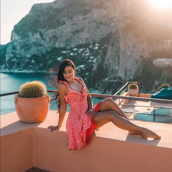 Dresses & Skirts - ✨HP✨Ditsy Floral Tie Neck Ruffle Trim Cami Dress✨